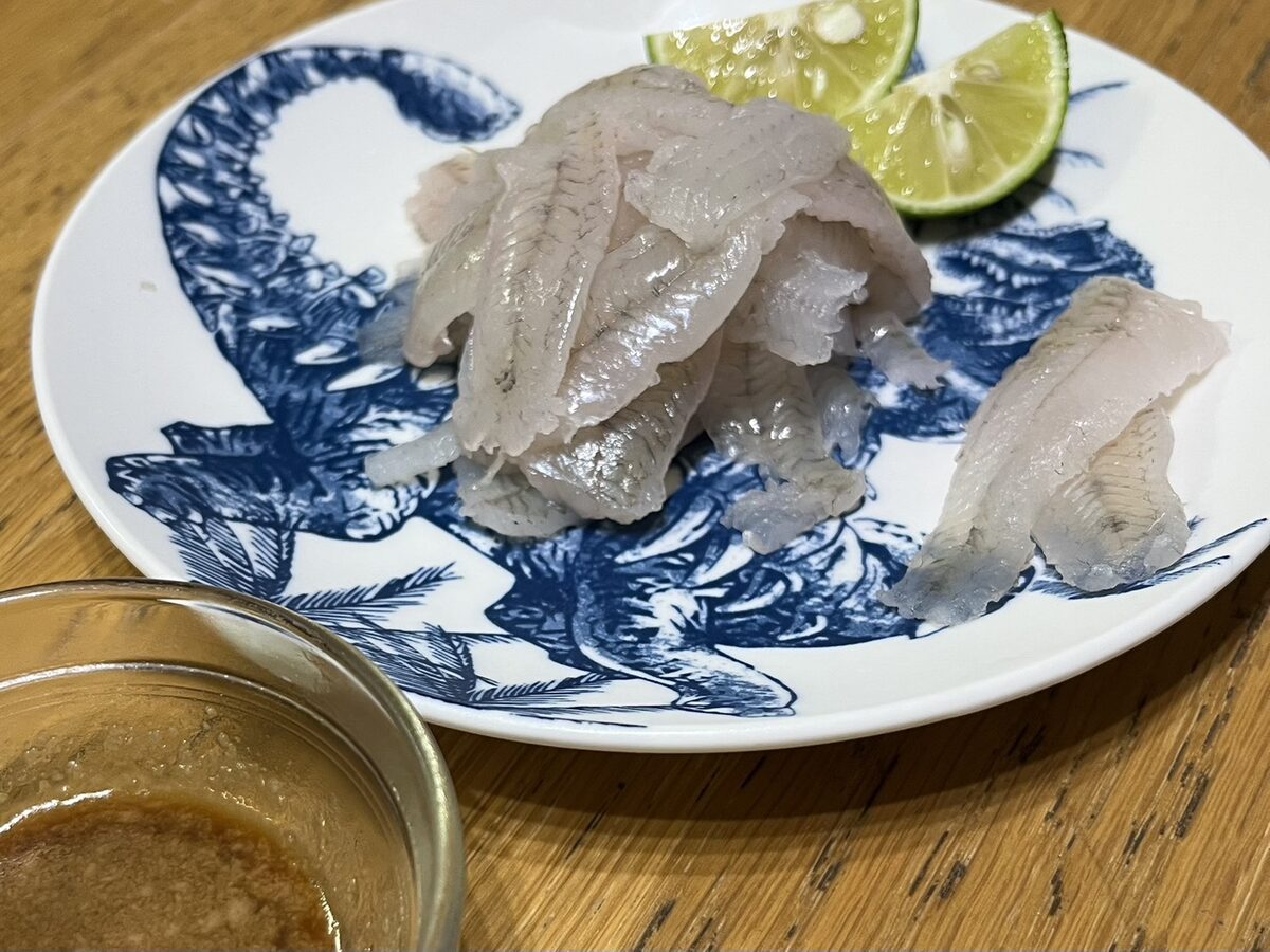 ハゼの刺身と肝醤油